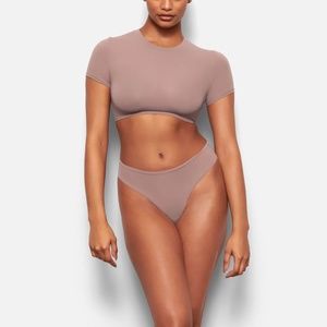 SKIMS Fits Everybody Super Cropped T-Shirt